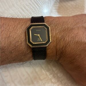 Gucci vintage  Watch in Black and Gold